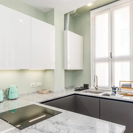 Design Boutique Flat - Refined & Milánó